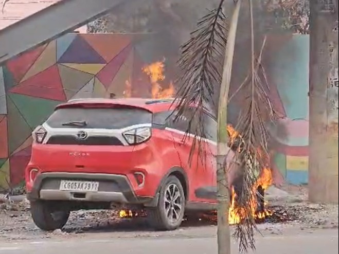 Car Fire Near Collectorate Caught on Video | Firefighters Control Blaze