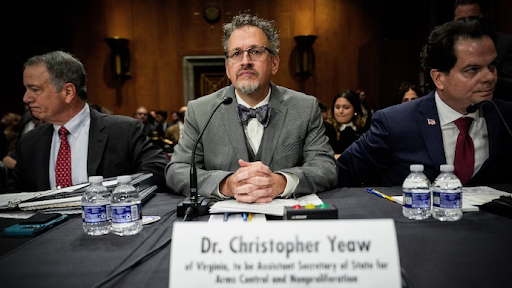 अमेरिकी विदेश विभाग के सहायक सचिव क्रिस्टोफर येव जेनेवा में संयुक्त राष्ट्र समर्थित परमाणु सम्मेलन में अपनी बात रखते हुए।