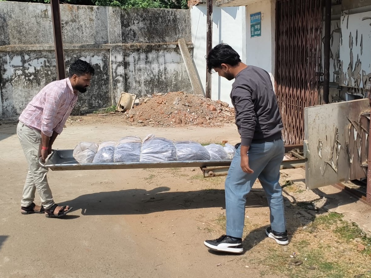 बुधवार को पीए के बाद शव परिजन को सौंप दिया गया है।