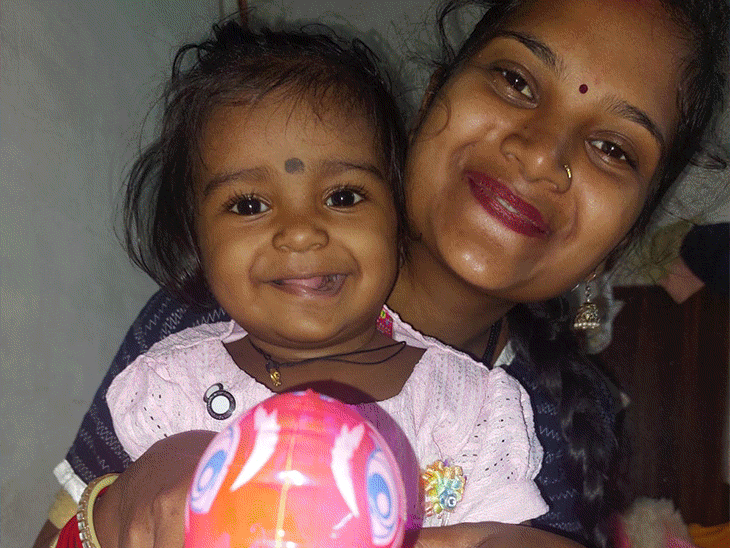 बच्च सर्दी खांसी की शिकायत के बाद एडमिट हुई थी। इंजेक्शन लगने के बाद वह कोमा में चली गई।