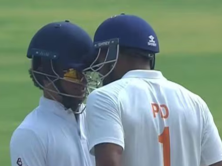 101वें ओवर में पारस डोगरा और केवी अनीश में कहासुनी हुई।