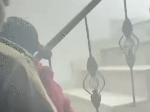 बहस के दौरान आरोपी महिला पीड़ित के पास पहुंच गई। इस दौरान पीड़त जोर से चिल्लाने लगी।