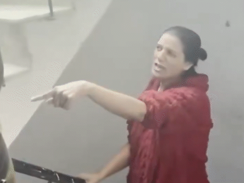 घटना 20 जनवरी की है, आरोपी महिला की पहचान रूबी जैन के रूप में हुई थी। वायरल वीडियो में वह महिलाओं को धमकी देती दिख रही है।