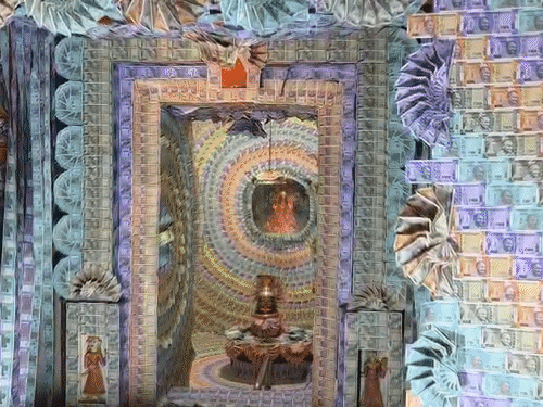 मंदिर की दीवारों पर चारों ओर नोटों से सजावट की गई है।