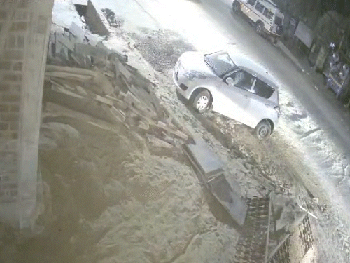 तस्कर उदयपुरवाटी के छावसरी से लकड़ियां भरकर हरियाणा की सिंघानी की तरफ जा रहा था।