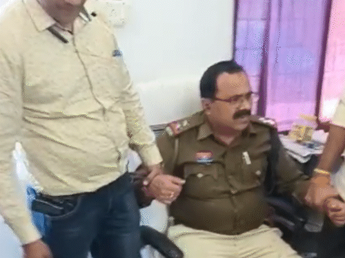 SI अब्दुल मुनाफ आखिरी तक यही कहते रहे कि उन्होंने पैसा नहीं लिया है।