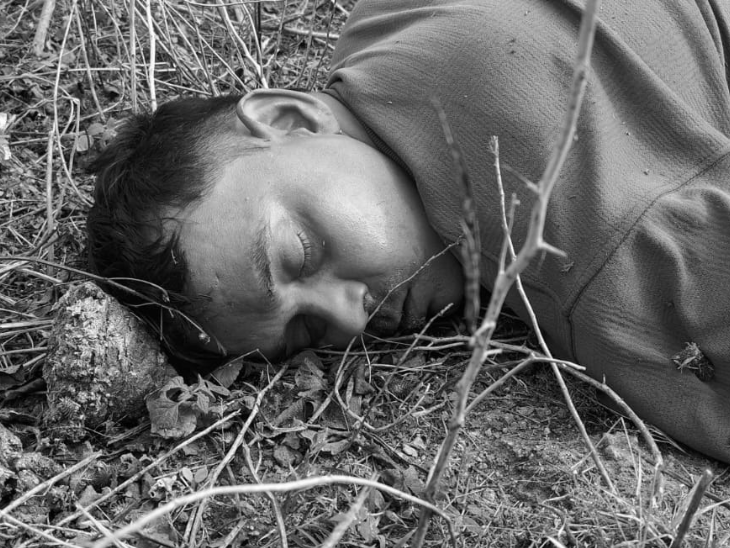 कल्याण राजा की हत्या कर लाश सड़क किनारे फेंकी गई थी।