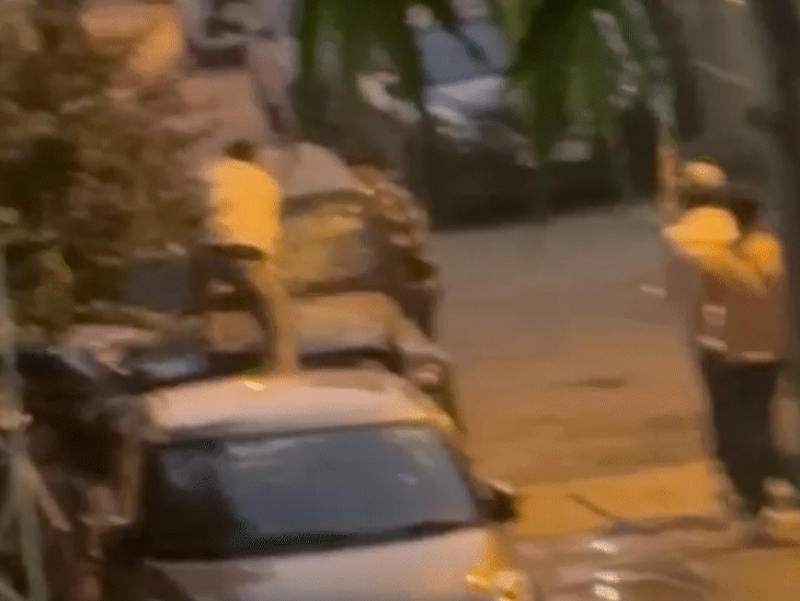 घर के बाहर खड़ी महिला की थार गाड़ी में भी तोड़फोड़ की गई।