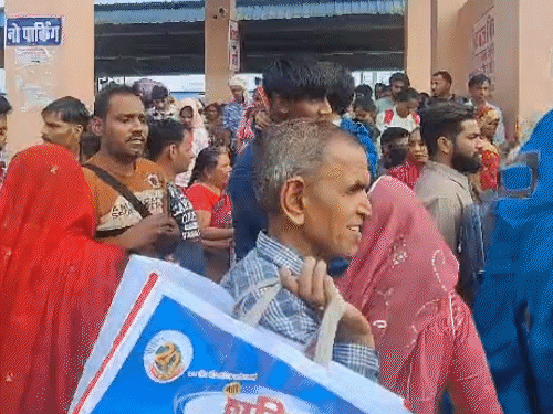 रोजाना करीब 60 हजार पैसेंजर्स यहां से यात्रा कर रहे हैं।