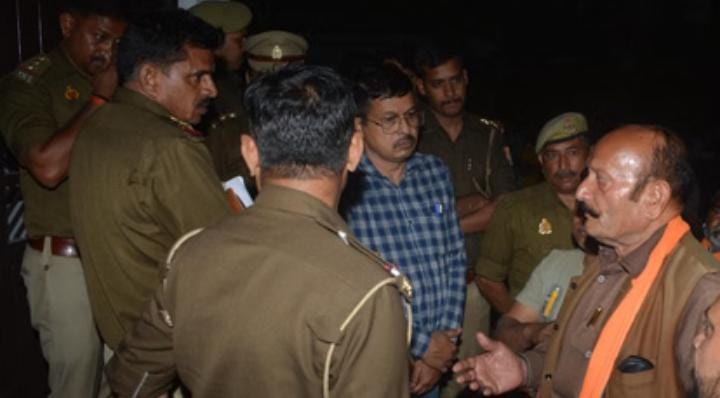 मानवेंद्र के पिता यूपी पुलिस के दरोगा से रिटायर्ड हैं। पुलिस ने उनसे भी पूछताछ की।