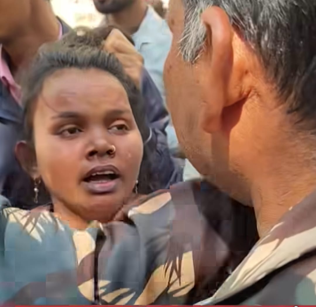 नवजात बच्चे को चुराकर भागती आरोपी महिला पकड़ी गई।