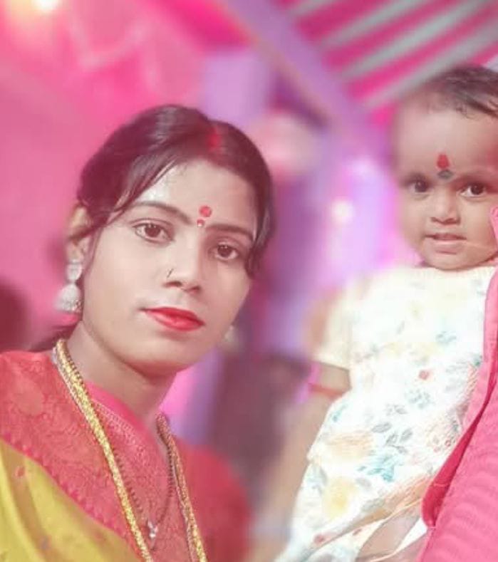 मरने वालों में चंदन की पत्नी और उनकी छोटी बच्ची भी शामिल है।