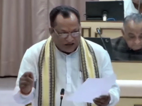 पशुपालन मंत्री जोराराम कुमावत ने सदन में कहा- जिनके घर कांच के बने होते हैं, वे दूसरों पर पत्थर नहीं मारा करते।