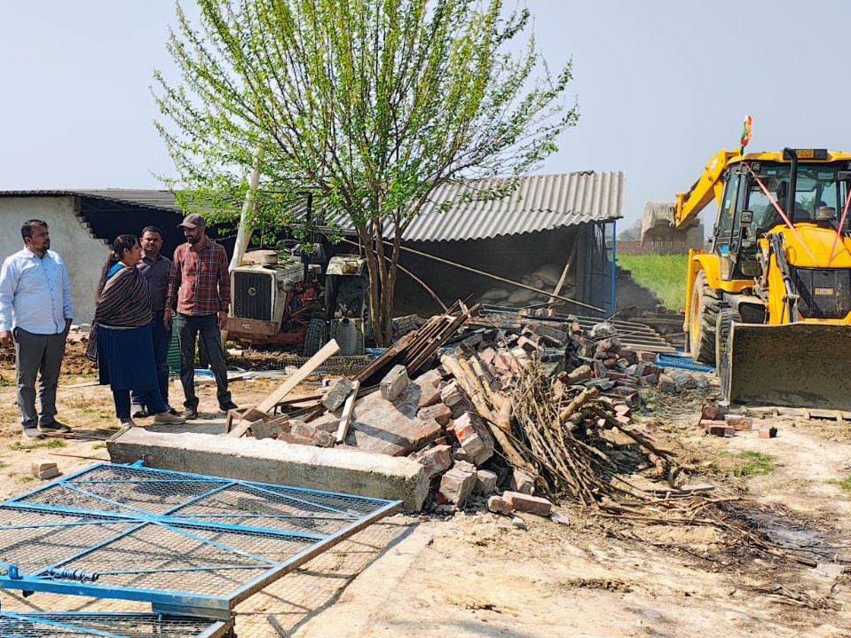 बंजर भूमि मुक्त। - Dainik Bhaskar