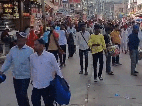 पिछले मेले की तुलना में इस बार श्रद्धालुओं की संख्या भी कम बताई जा रही है।