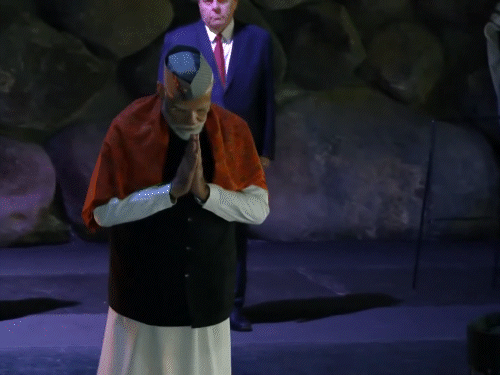 पीएम मोदी ने यरुशलम स्थित होलोकॉस्ट मेमोरियल ‘याद वाशेम’ में फूल अर्पित किए।