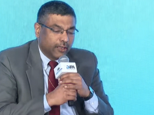 इलेक्ट्रॉनिक्स आणि माहिती तंत्रज्ञान मंत्रालयाचे (Meity) सचिव एस. कृष्णन यांनी उत्तरे दिली.