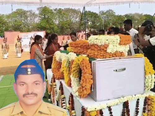 एनकाउंटर के दौरान महाराष्ट्र का एक जवान शहीद हो गया था।