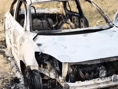 पंचकूला के पिंजौर एरिया में जली हुई कार। - Dainik Bhaskar