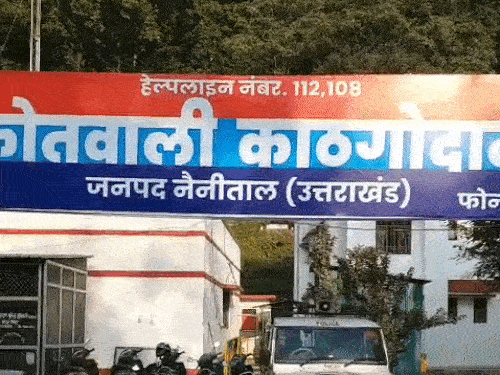 काठगोदाम पुलिस मामले की जांच कर रही है।