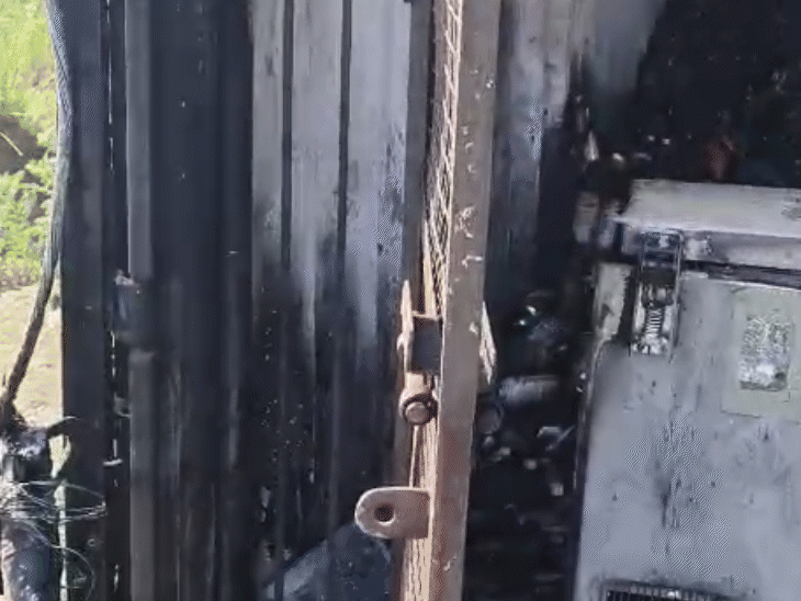 शटर और जालियां तोड़ने की कोशिश।