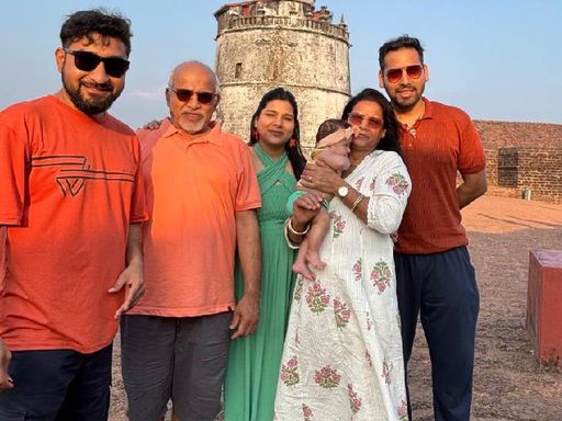 परिवार गोवा बेटी रूचिका का बर्थडे मनाने गया था।