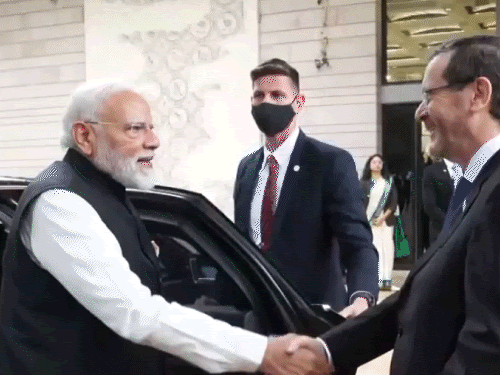 पीएम मोदी ने इजराइल के राष्ट्रपति इसाक हर्जोग से मुलाकात की।