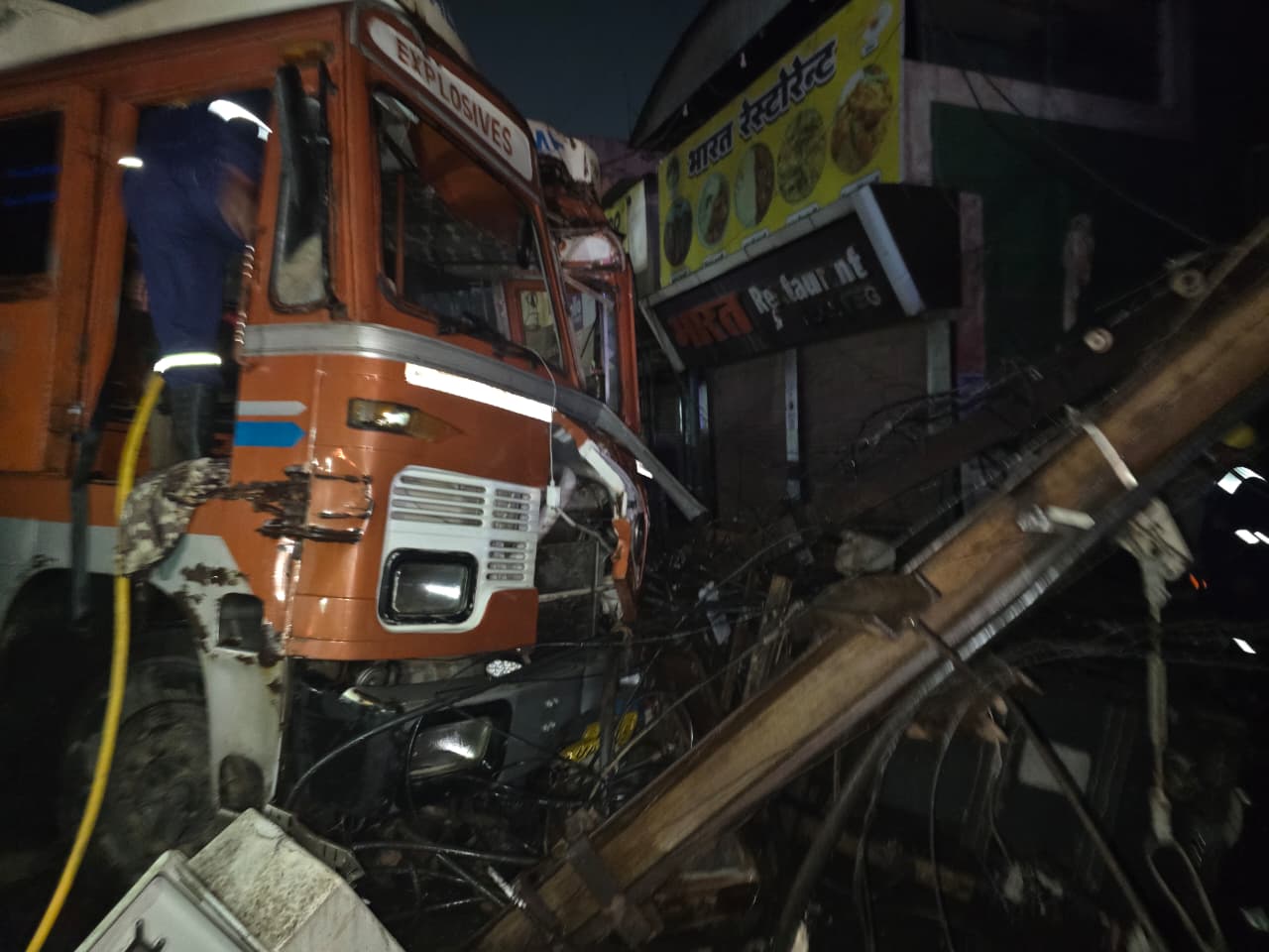 ट्रांसफॉर्मर में टकराने से ट्रक के केबिन में आग लग गया था, जिसे बुझाया गया।