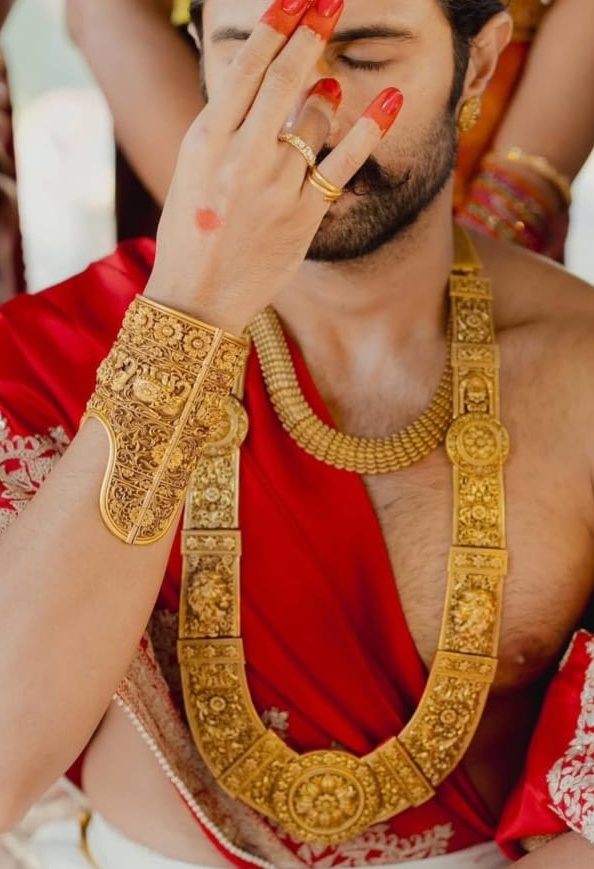 Vijay Deverakonda wore gold jewelery on his hands and neck while performing the wedding rituals.