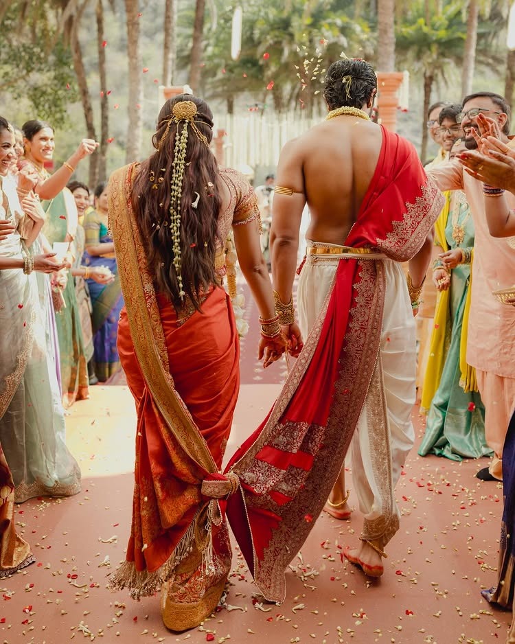 फैंस ने कपल का नाम 'विजय' और 'रश्मिका' को मिलाकर 'विरोष' रखा है।