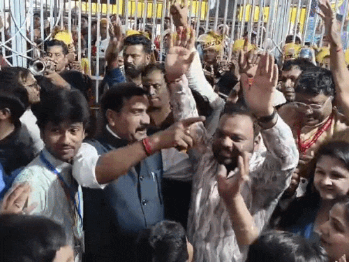 जिया बैंड की धुन पर नाचते हुए सिंगर कन्हैया मित्तल।