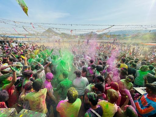 राजस्थान में इस बार 3 मार्च की सुबह रंगों की होली खेली जाएगी। (फाइल फोटो)