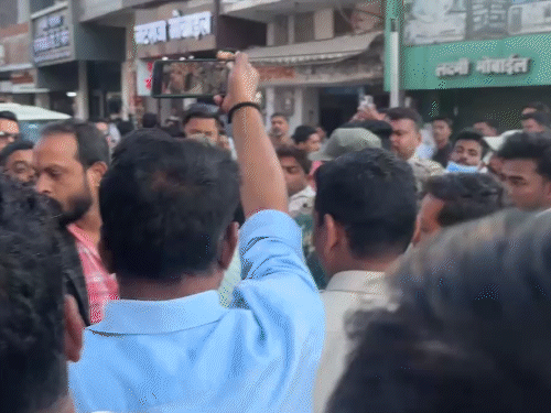 हॉस्पिटल के बाहर ट्रांसफार्मर हटाने को लेकर दोनों पक्षों के बीच मारपीट हो गई।