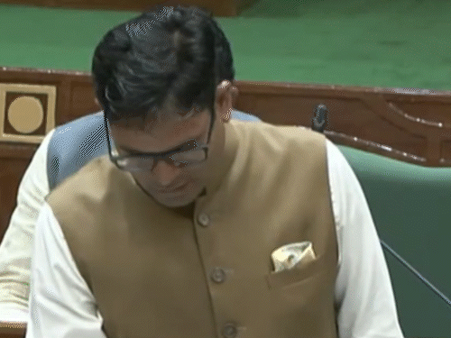 सदन में मंत्री ओपी चौधरी, रामविचार नेताम ने अपने विभागों से जुड़े सवालों का जवाब दिया।