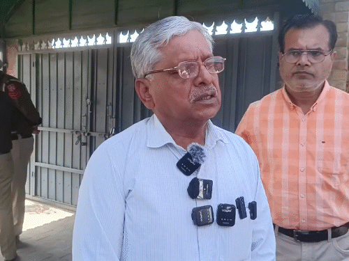 जसबीर के चाचा सतपाल सिंह जानकारी देते हुए।