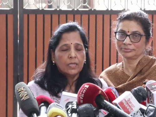 सुनीता ने पति के बरी होने पर खुशी जताई। X पोस्ट में लिखा- इस संसार में, कोई कितना भी शक्तिशाली क्यों न हो जाए, वह शिव शक्ति से ऊपर नहीं उठ सकता। सत्य की ही जीत होती है।