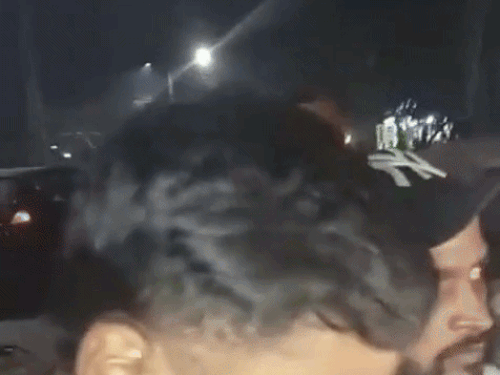 मौके पर मौजूद लोग।