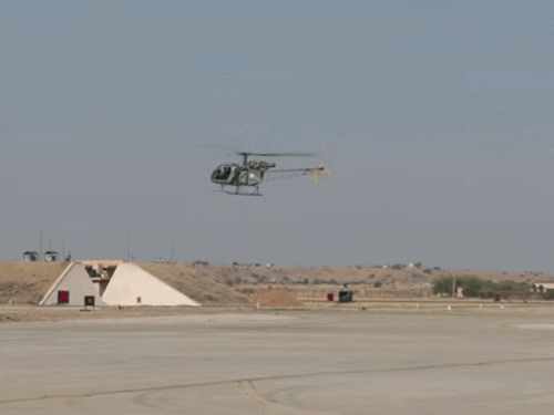 प्रचंड में राष्ट्रपति की उड़ान के दौरान चेतक हेलिकॉप्टर भी साथ रहा।