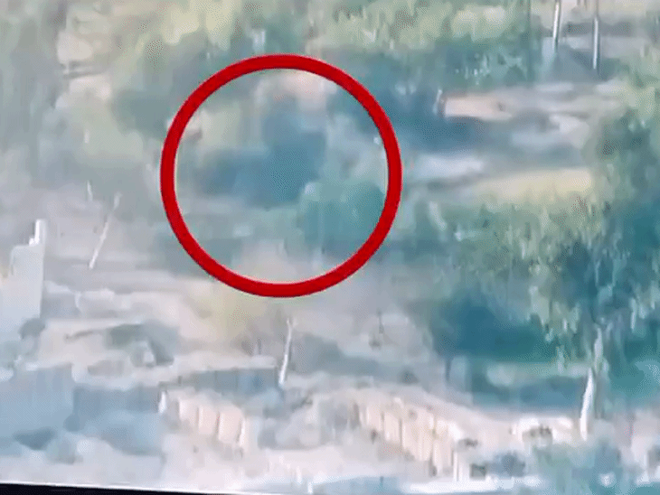 मीडिया रिपोर्ट्स के मुताबिक, पाकिस्तान ने शुक्रवार को अफगानिस्तान में कई रिहायशी ठिकानों पर भी हमला किया।