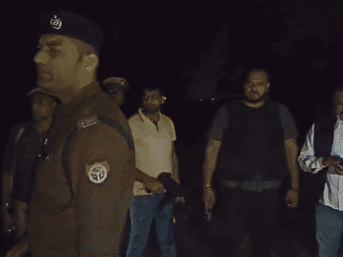 इसी जगह पर मुठभेड़ हुई है। मौके पर फोर्स मौजूद है।