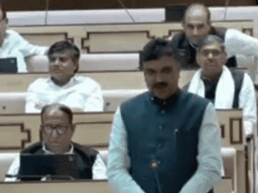 विधानसभा में शुक्रवार को एप्रोप्रिएशन बिल पर बहस के दौरान नेता प्रतिपक्ष टीकाराम जूली ने कई मुद्दों पर सरकार को घेरने की कोशिश की।