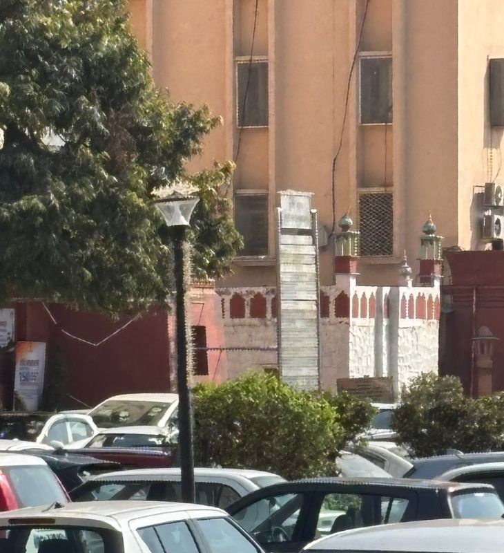 ये कृषि भवन में बनी कदीमी मस्जिद है। 1970 के गजट में इसे वक्फ की प्रॉपर्टी बताया गया था।