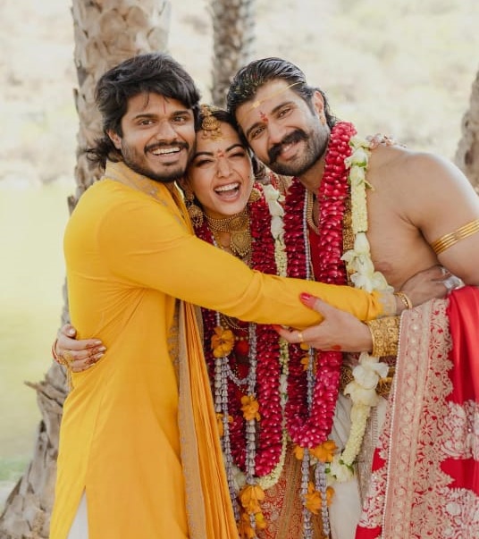 Vijay's brother Anand Deverakonda shared a photo with his brother and sister-in-law. He wrote- I pray that he keeps smiling like this throughout his life. Stay together all your life.