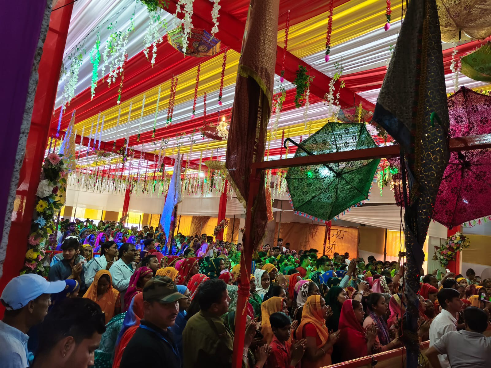 बाबा श्याम के दर्शन को उमड़े भक्त।