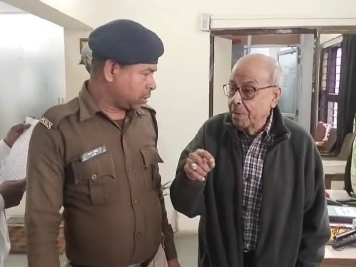 एसएसपी ऑफिस में शिकायत करने पहुंचा था रिटायर्ड डॉक्टर