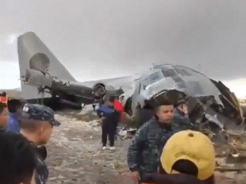 बोलिविया में शनिवार सुबह नोटों से भरा वायुसेना का एक विमान क्रैश हो गया।