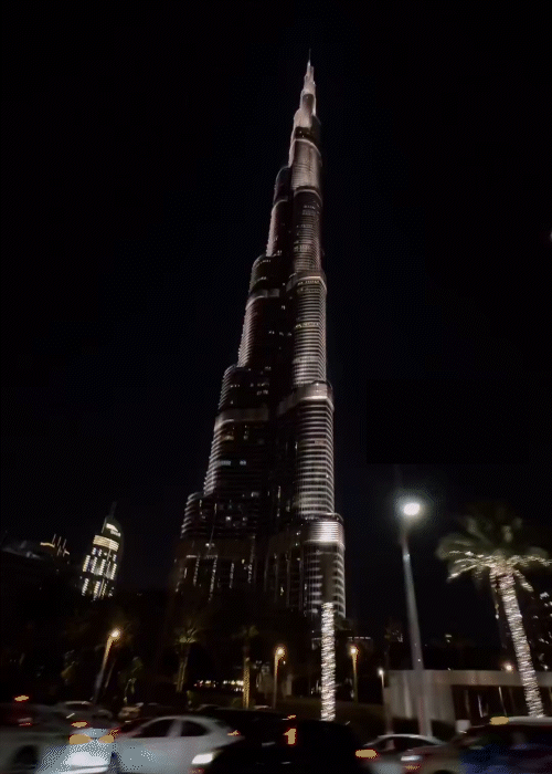 ईरान-इजराइल जंग के बीच दुबई के बुर्ज खलीफा को खाली कराया गया है। पूरी बिल्डिंग की लाइट्स भी बंद कर दी गई हैं।