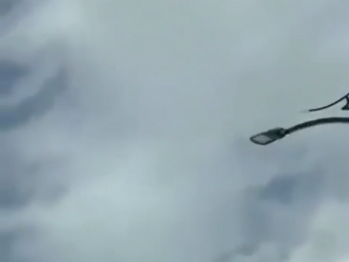 ईरान ने भी इजराइल पर जवाबी हमला शुरू कर दिया है। मिग-29 जेट तेहरान के आसमान में देखा गया।