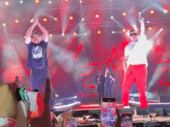 रणदीप हुड्&zwnj;डा ने कॉन्सर्ट में अपना अलग अंदाज पेश किया।