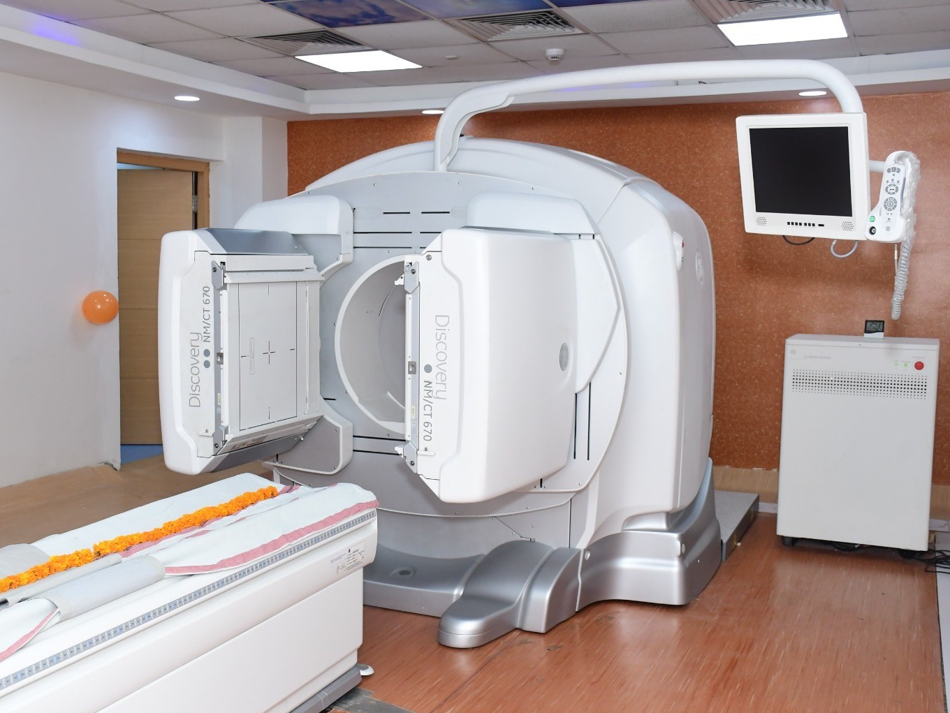 AIIMS पटना में SPECT-CT गामा कैमरा।